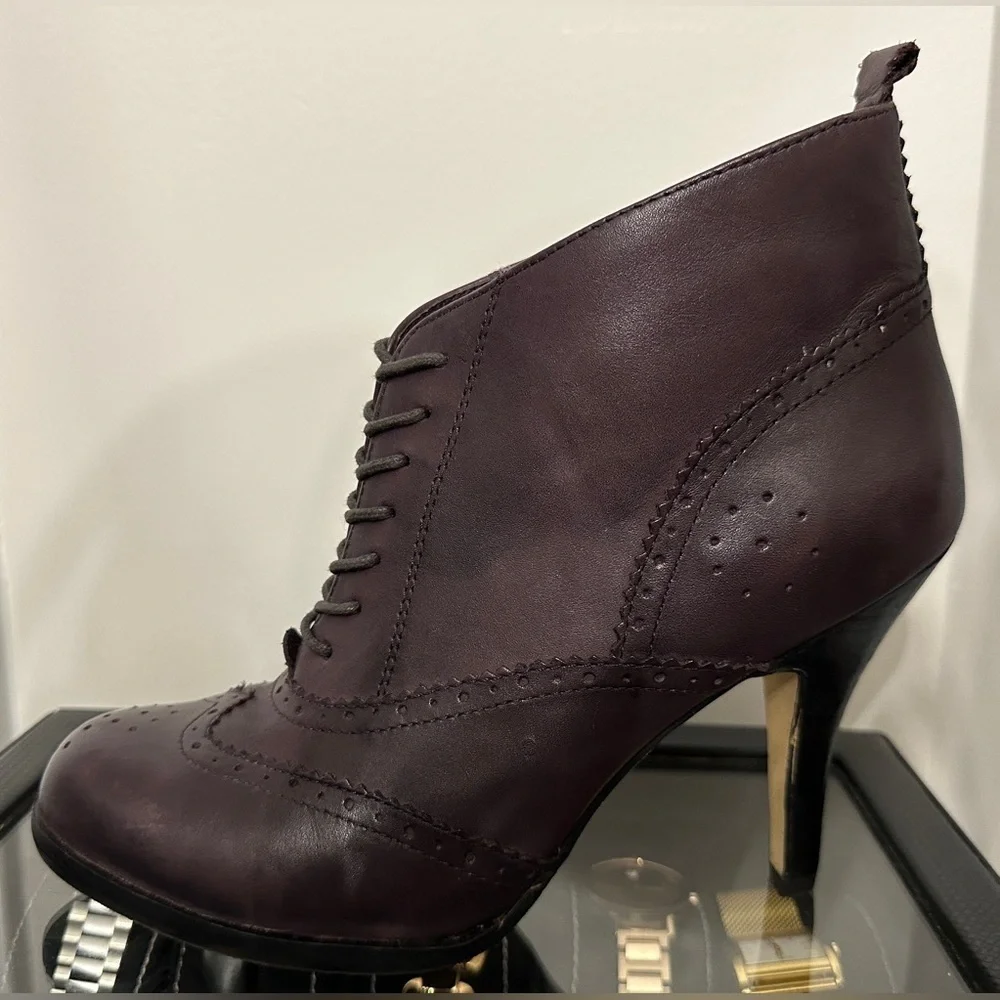 Very Volatile “Billy” Wine Heeled Oxford Booties – Wingtip Brogue Style – Size 9